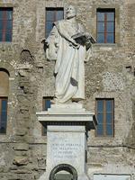 Figura 8: Statua del "Principe della musica" ubicata nella piazza di Palestrina)